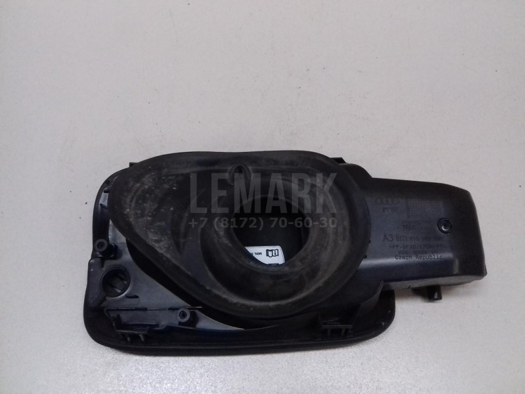 Ниша лючка бензобака