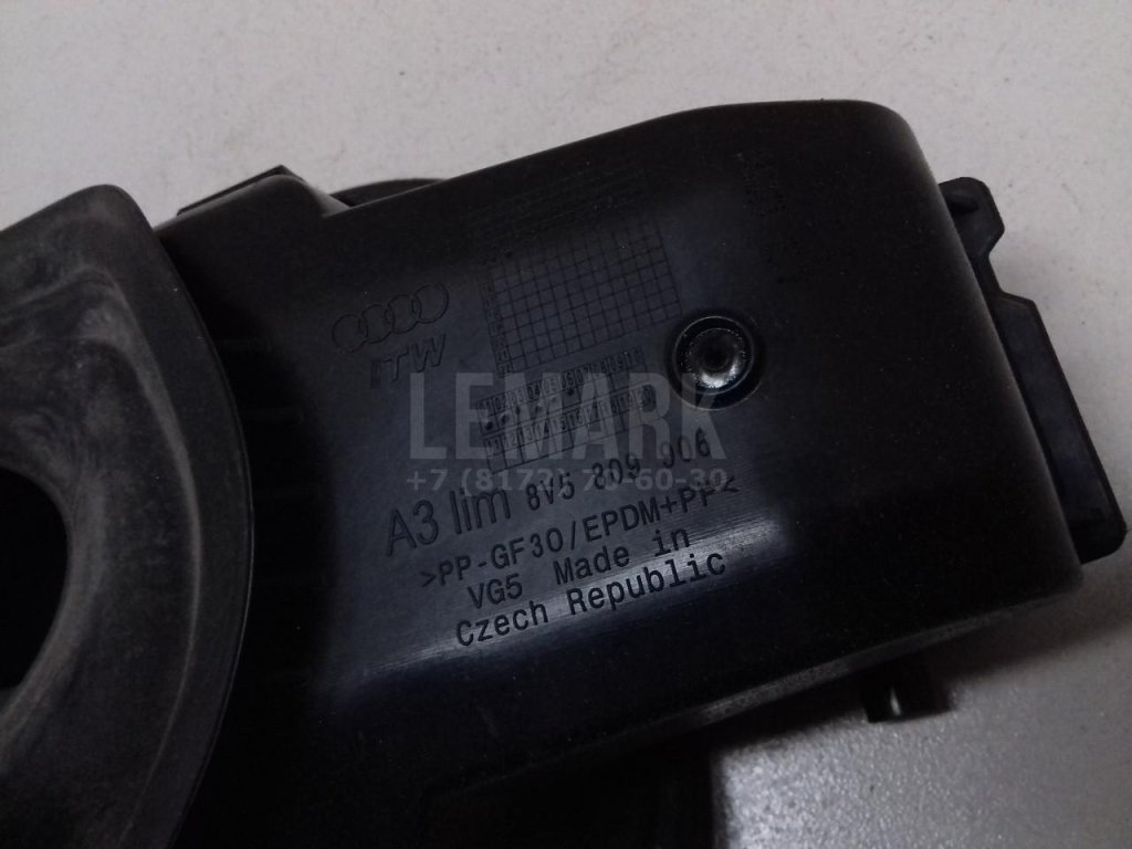 Ниша лючка бензобака