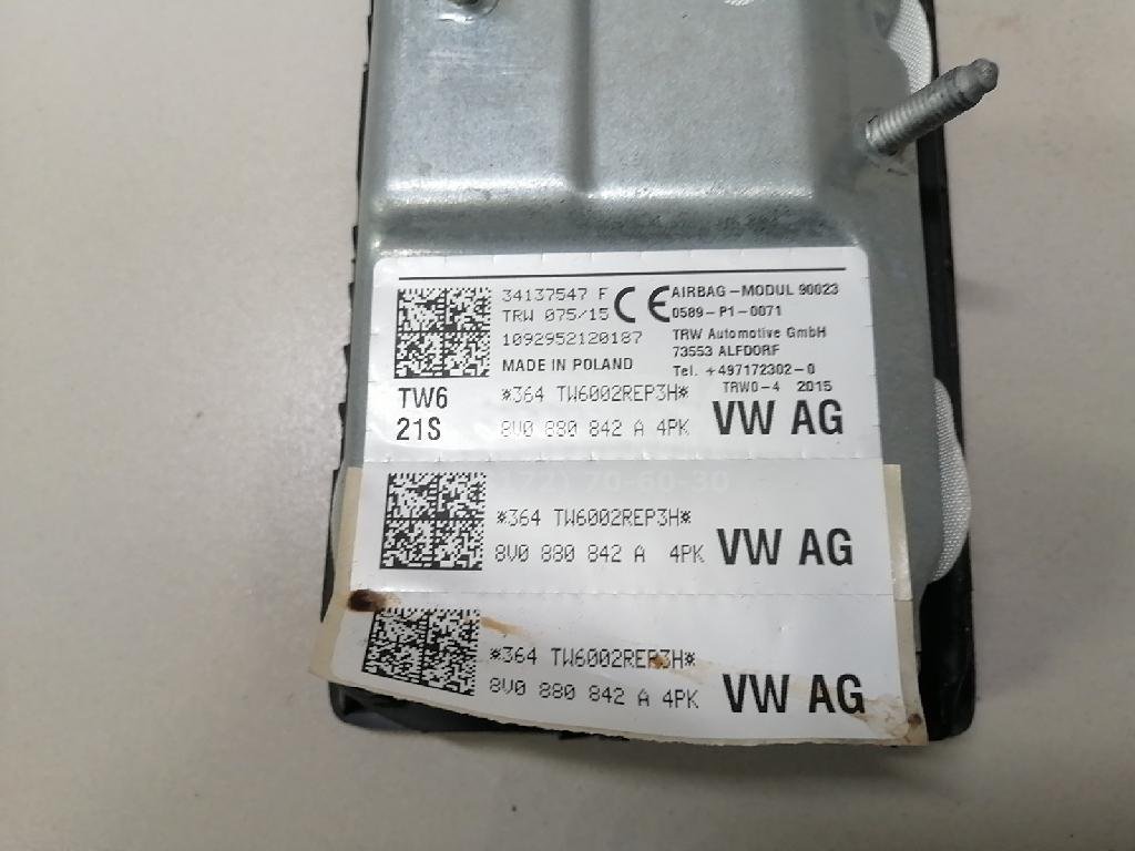 Подушка безопасности нижняя (для колен)