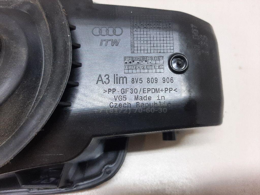 Лючок бензобака