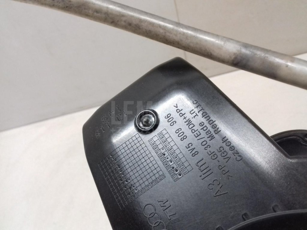 Ниша лючка бензобака