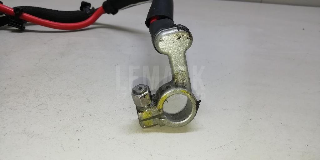 Клемма аккумулятора плюс