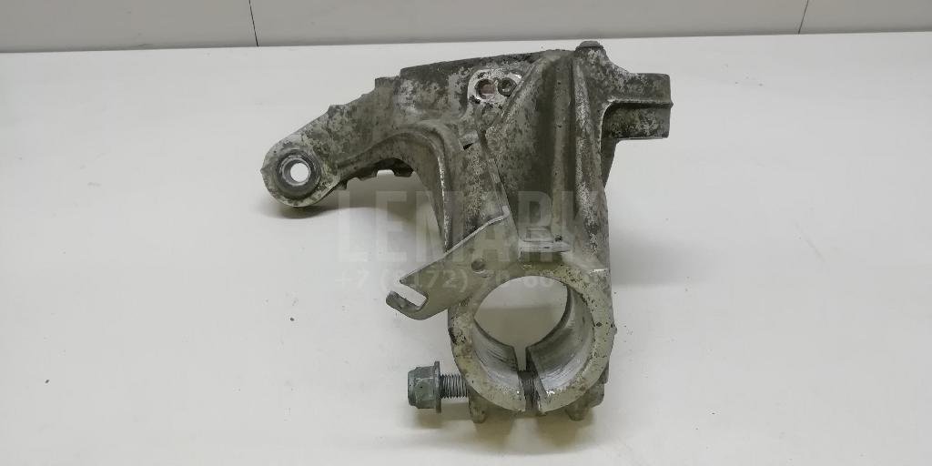 Кулак поворотный передний левый