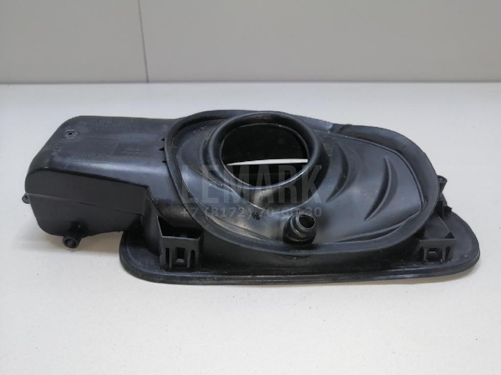 Ниша лючка бензобака