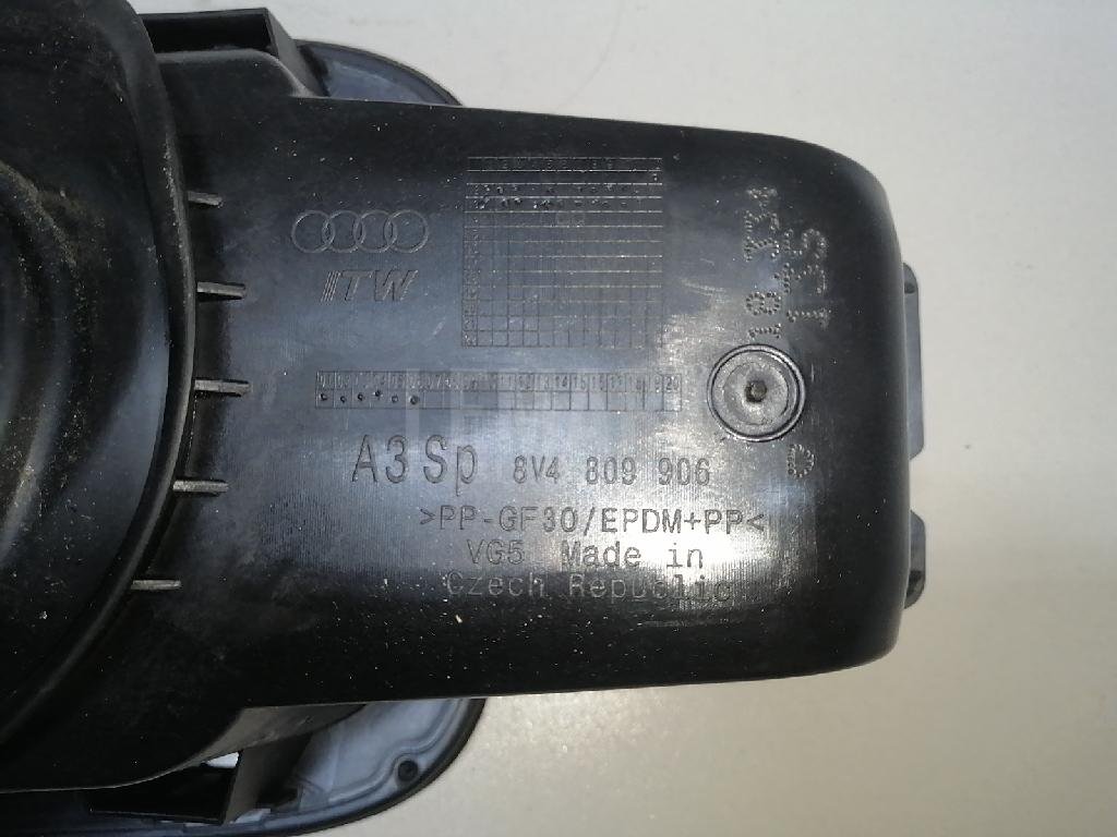 Ниша лючка бензобака