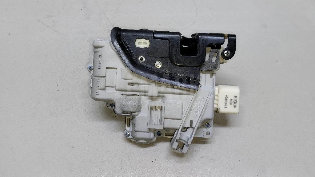 Замок двери задней правой