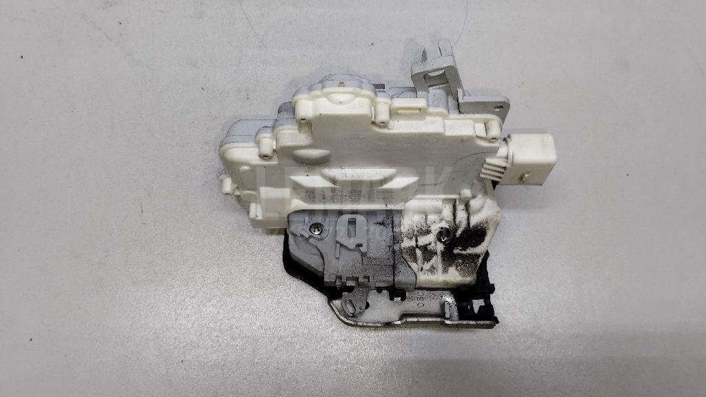 Замок двери задней правой