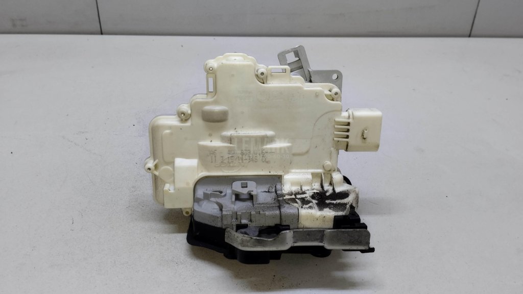 Замок двери задней правой