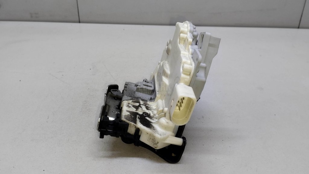 Замок двери задней правой