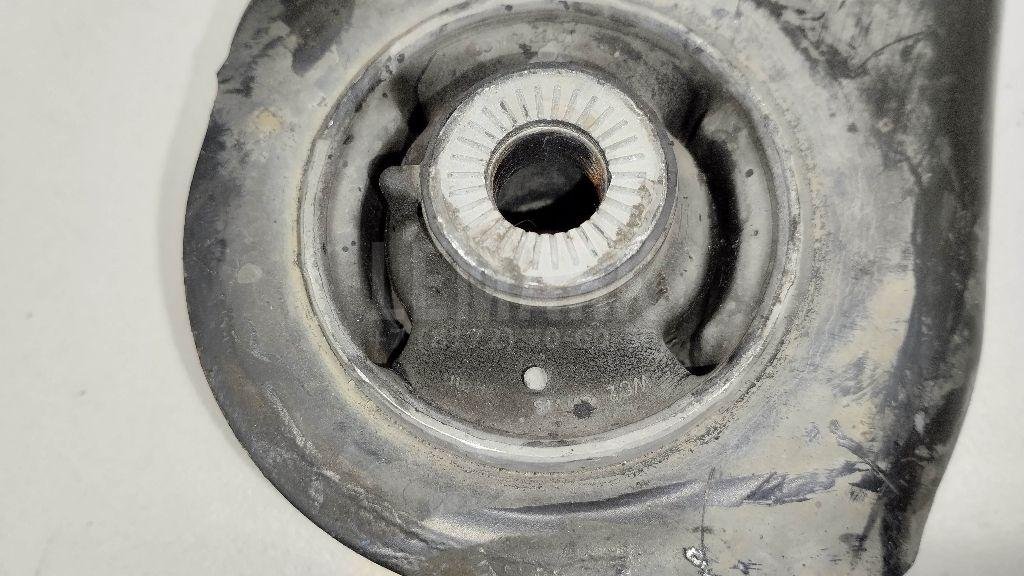 Рычаг передний правый