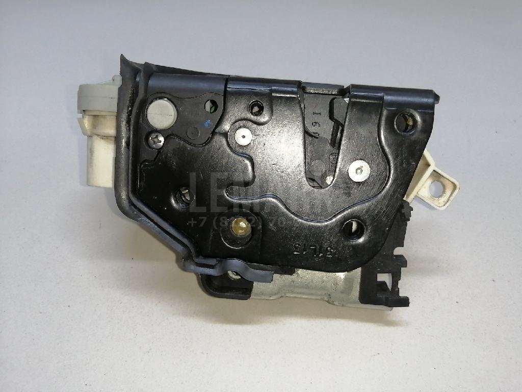 Замок двери передней левой