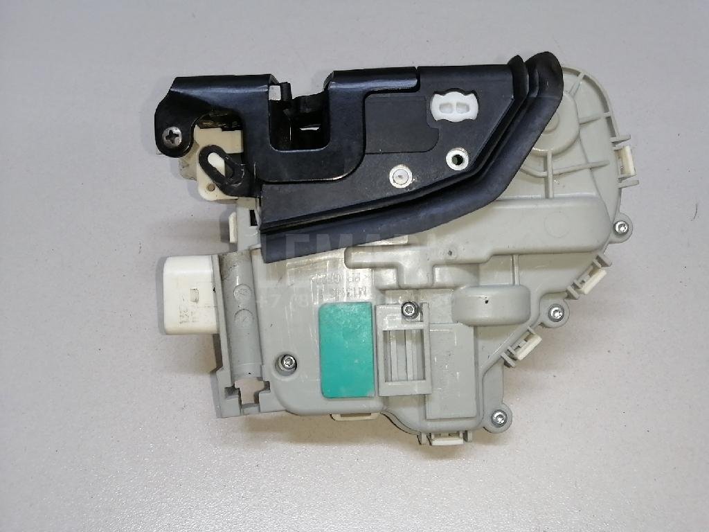 Замок двери передней левой