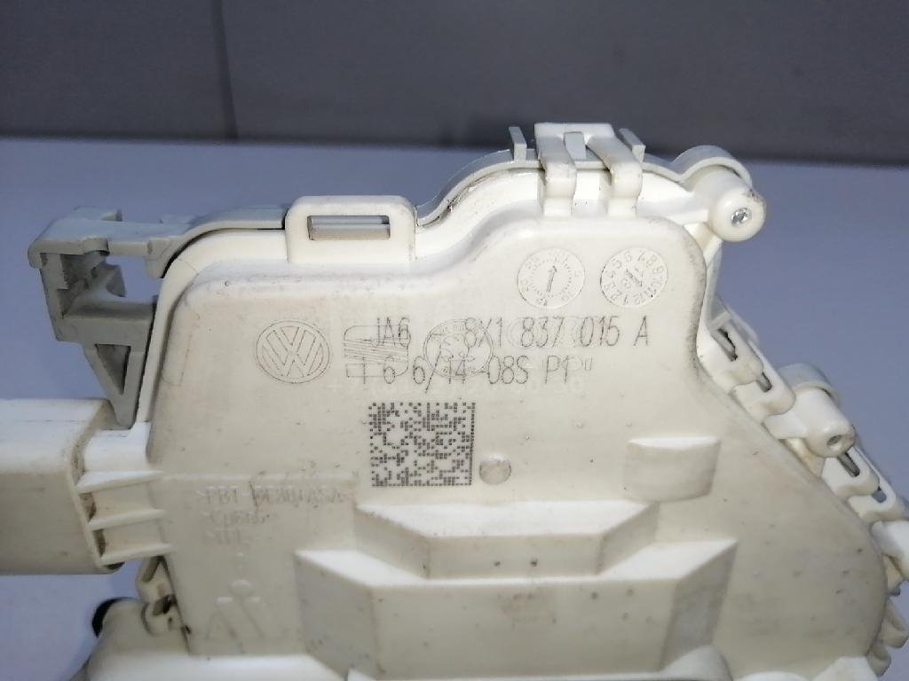 Замок двери передней левой