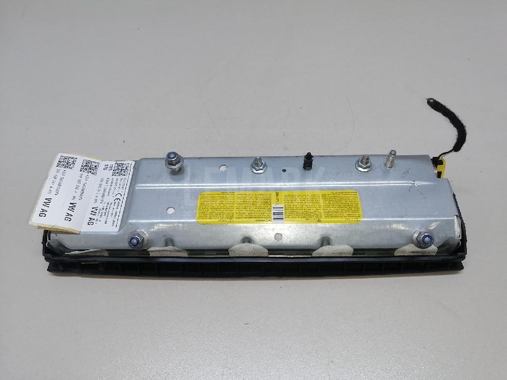 Подушка безопасности нижняя (для колен)