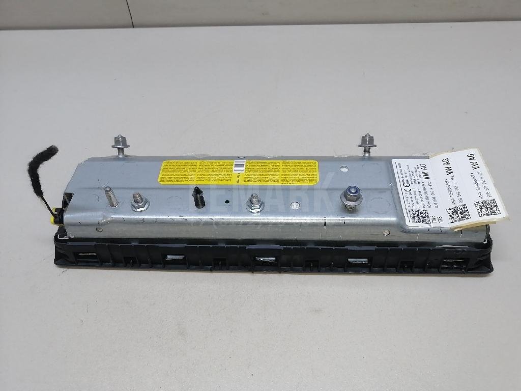 Подушка безопасности нижняя (для колен)