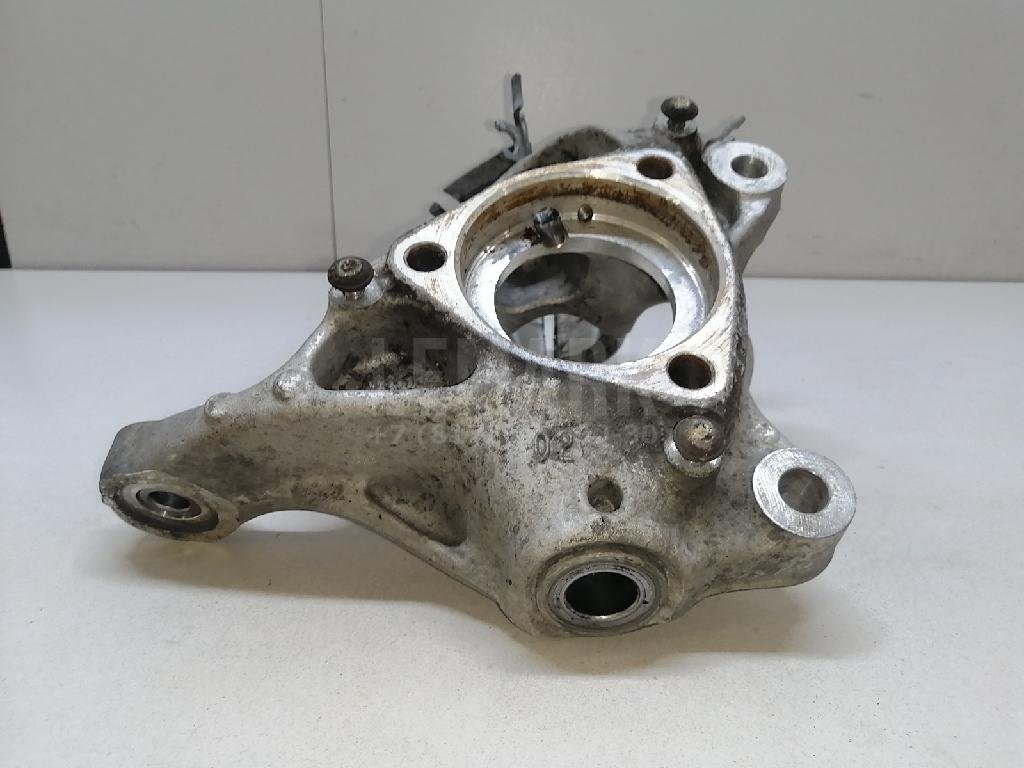 Кулак поворотный передний правый