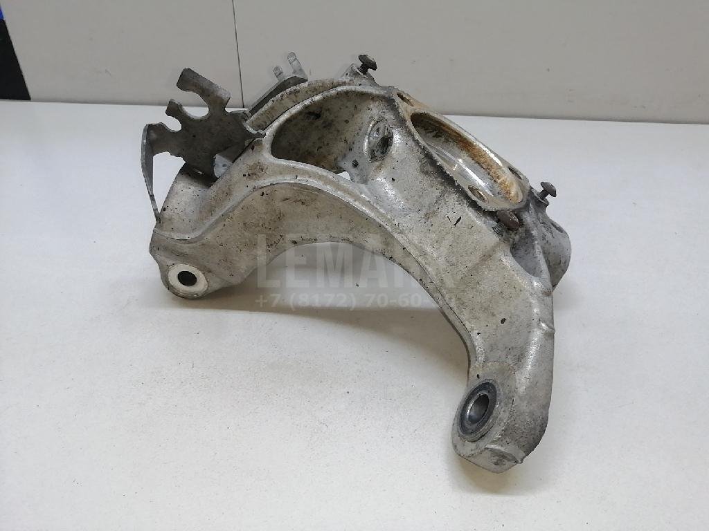 Кулак поворотный передний правый