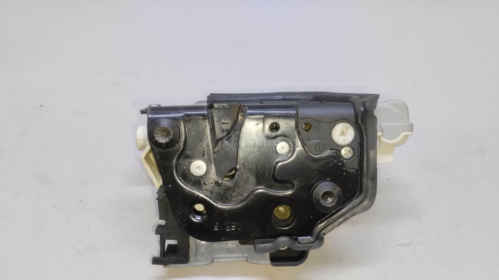 Замок двери задней правой