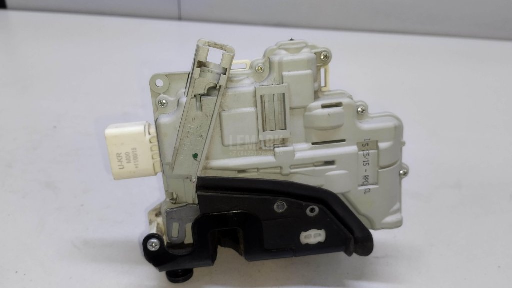 Замок двери задней правой