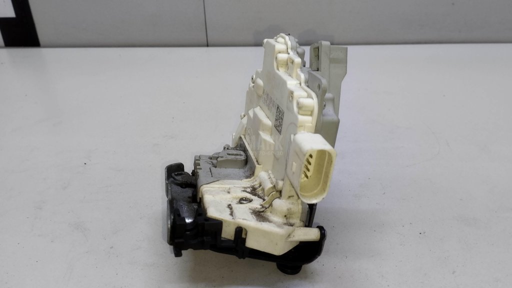 Замок двери задней правой