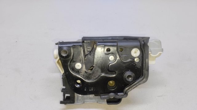 Замок двери задней правой