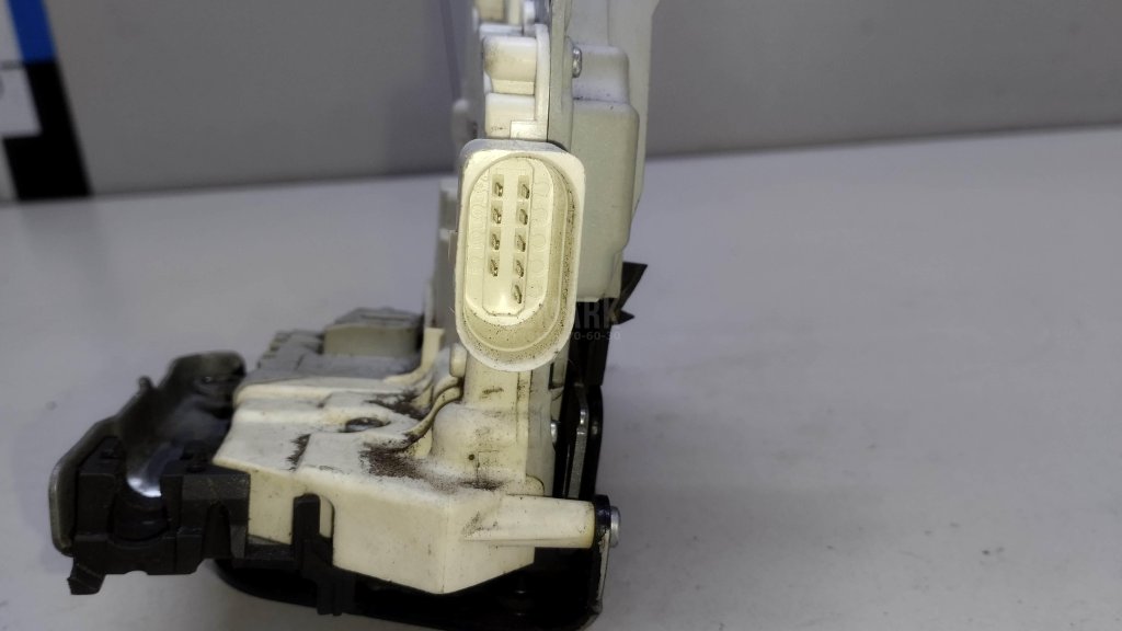 Замок двери задней правой