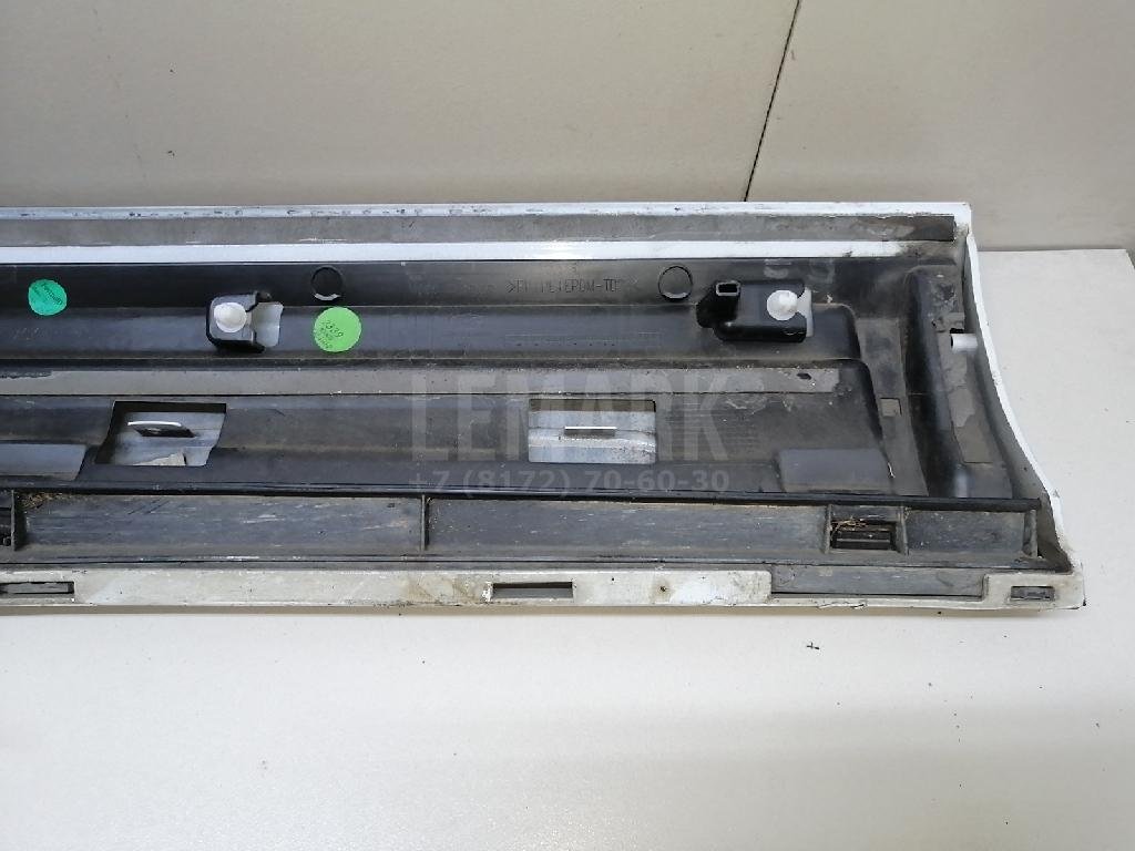 Накладка двери передней правой