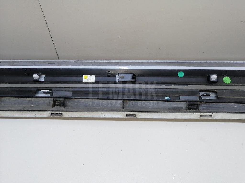 Накладка двери передней правой