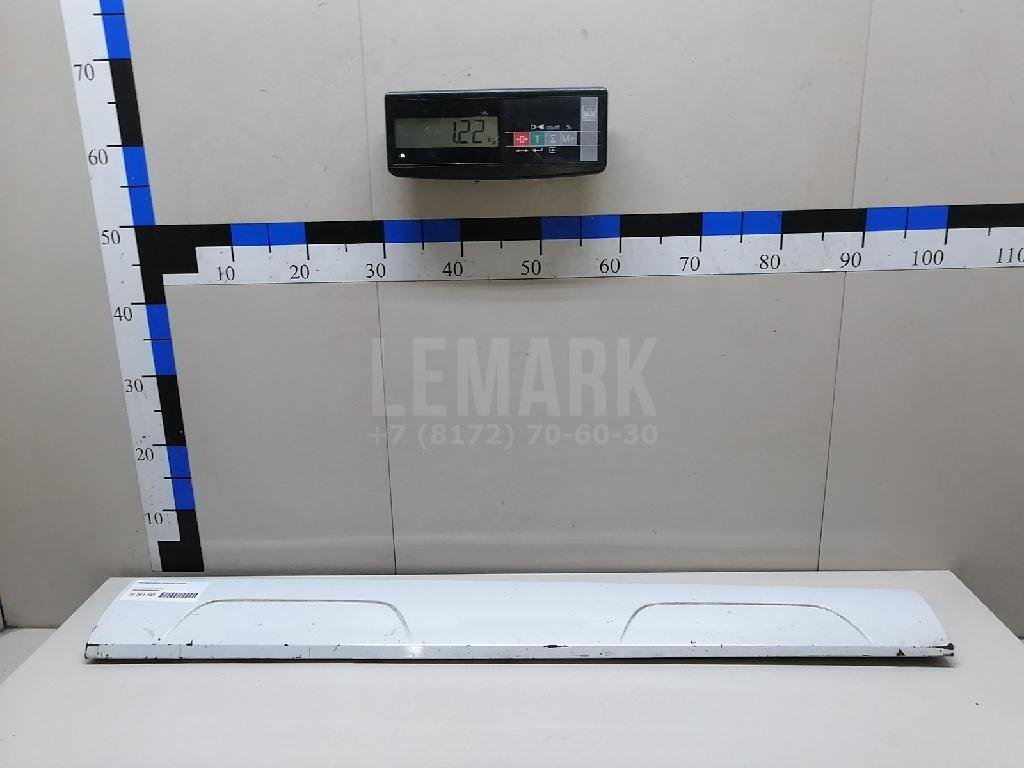 Накладка двери передней правой