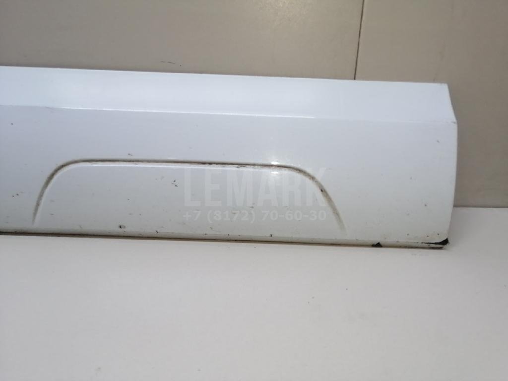 Накладка двери передней правой