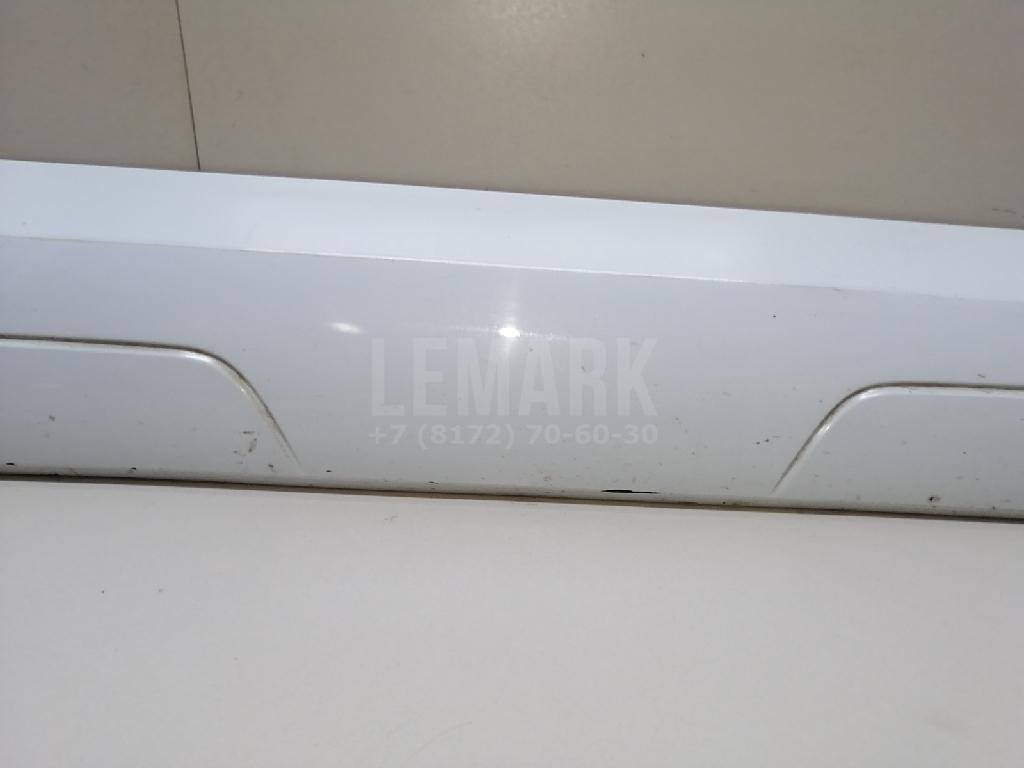 Накладка двери передней правой