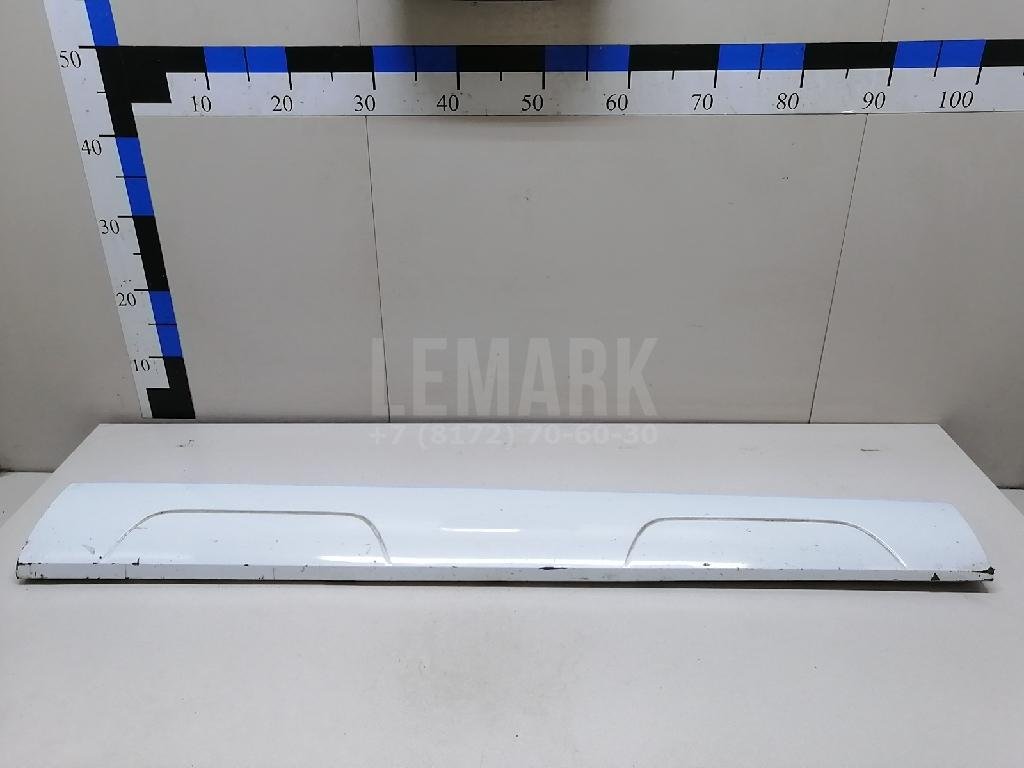 Накладка двери передней правой