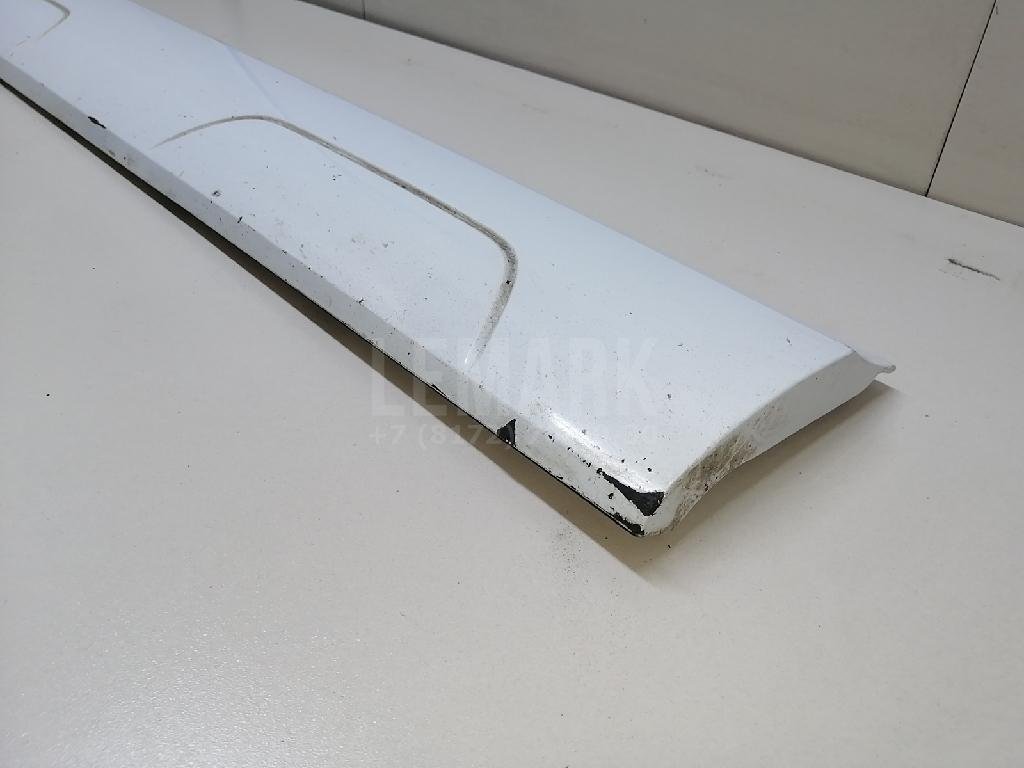 Накладка двери передней правой