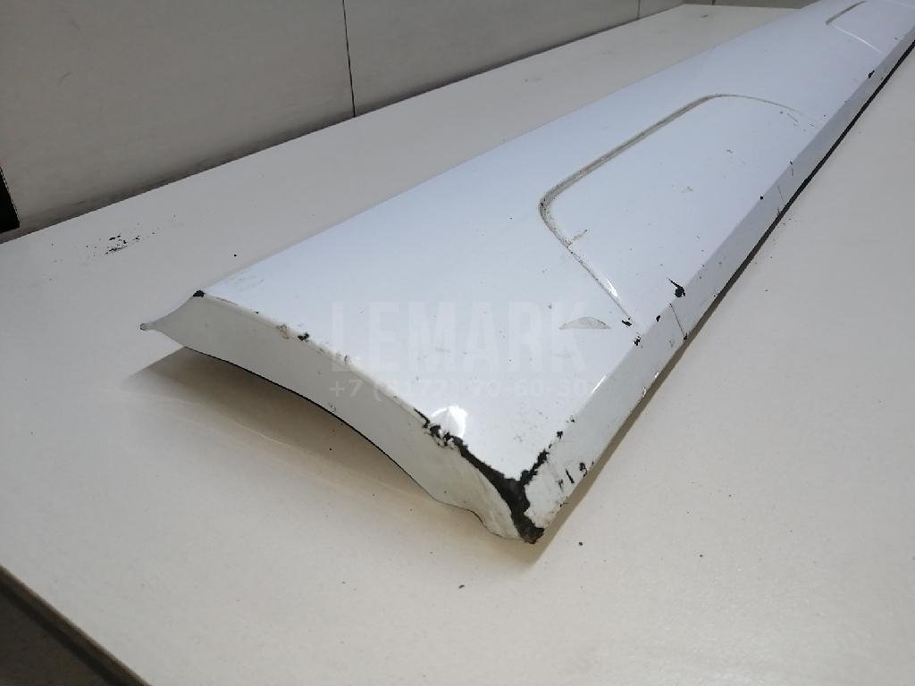 Накладка двери передней правой