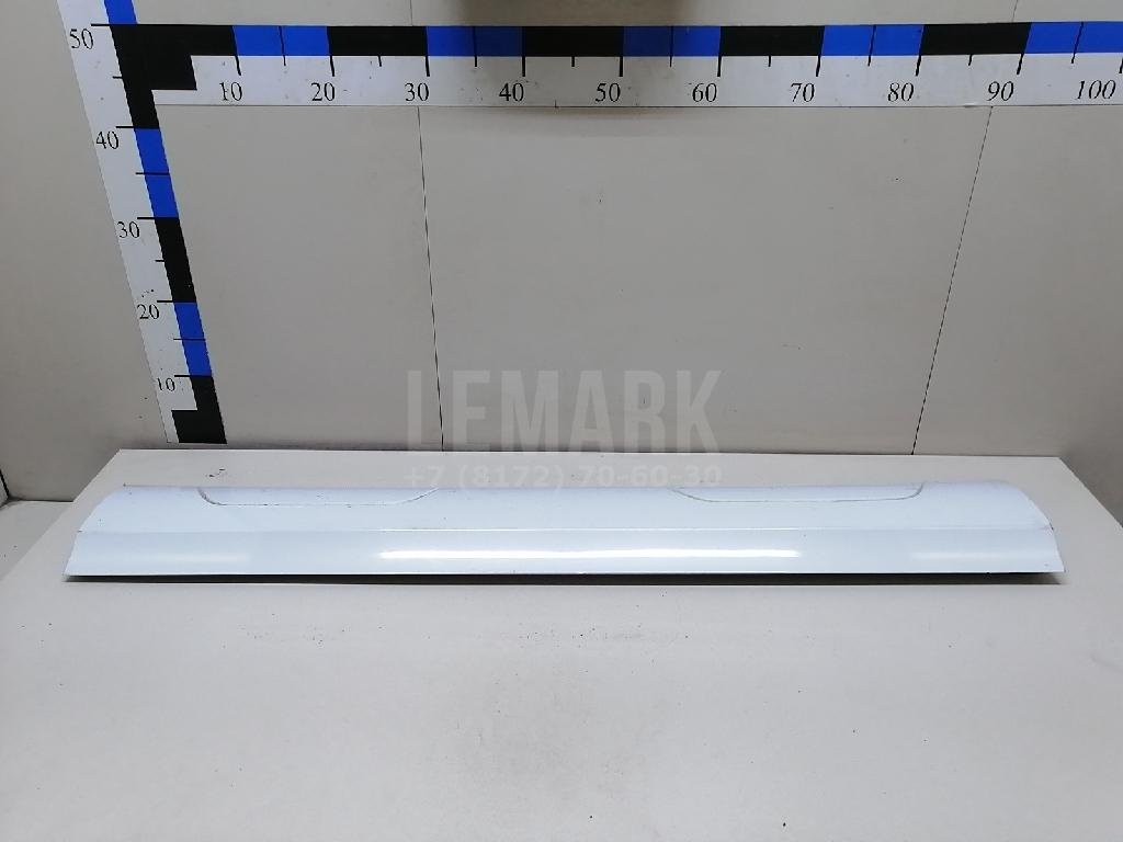 Накладка двери передней правой