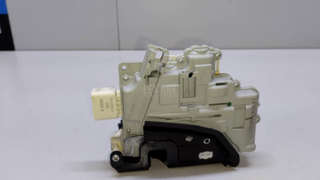 Замок двери задней правой