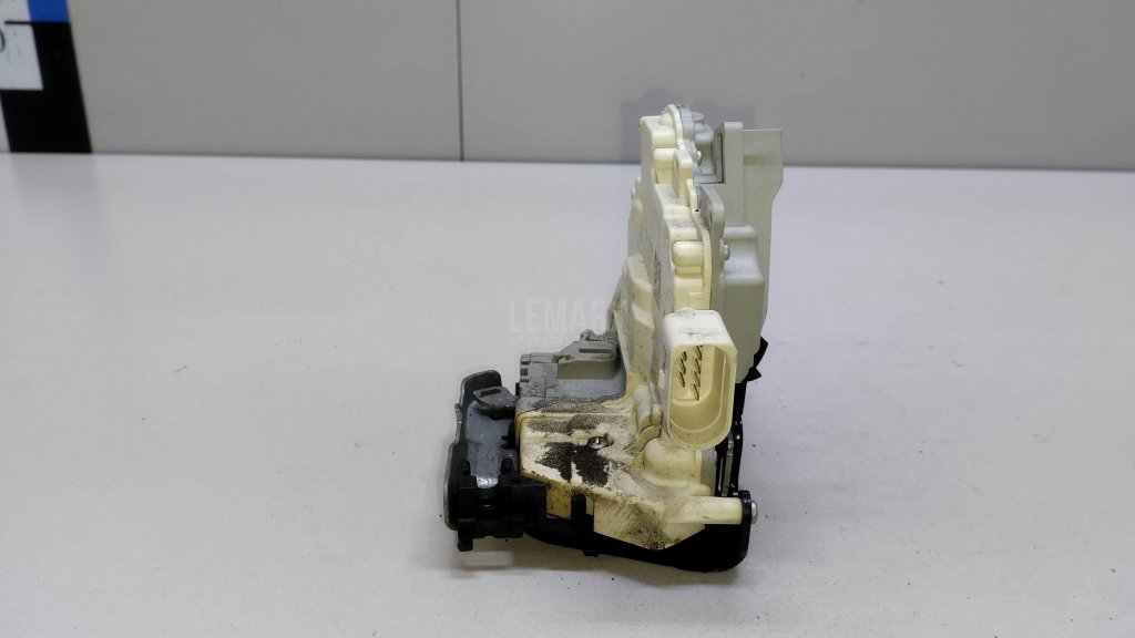 Замок двери задней правой