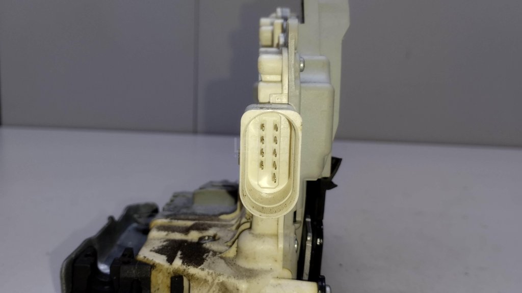 Замок двери задней правой