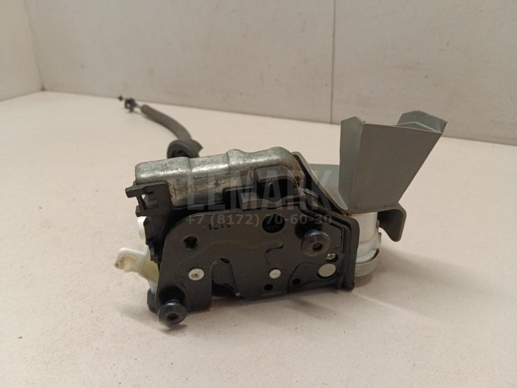 Замок двери передней левой