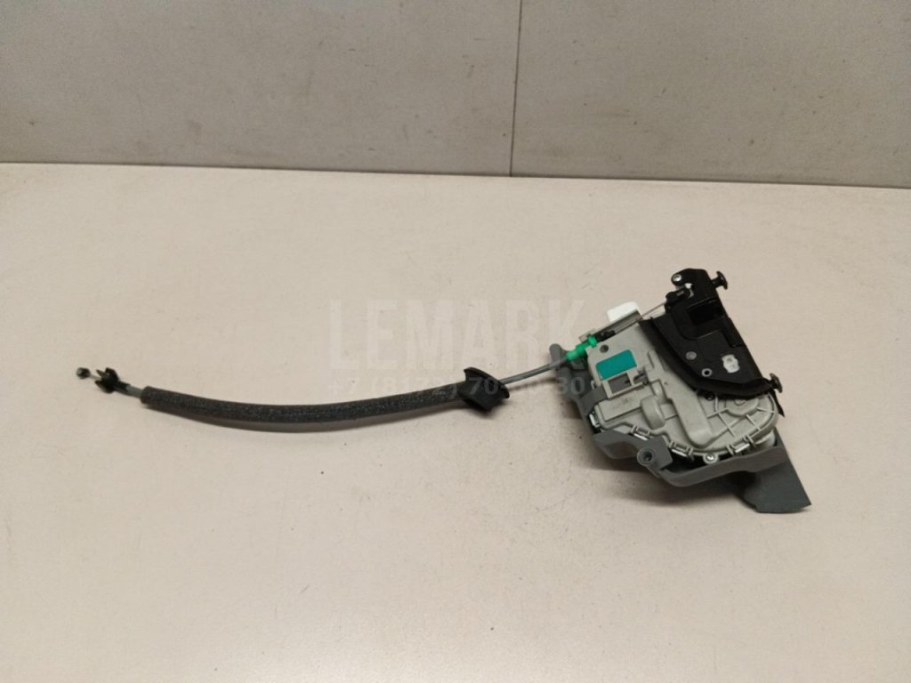 Замок двери передней левой