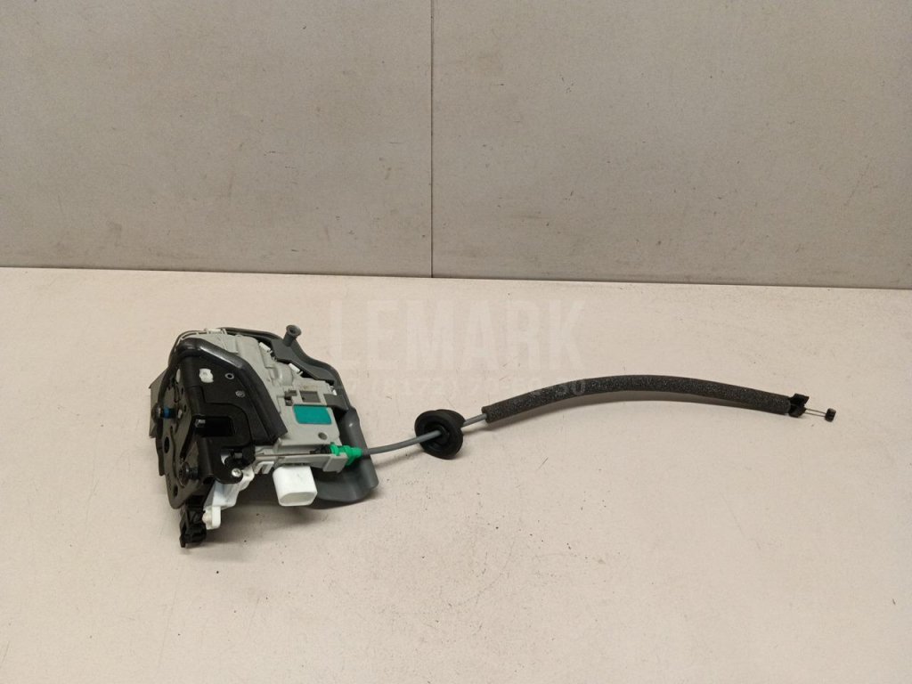 Замок двери передней левой