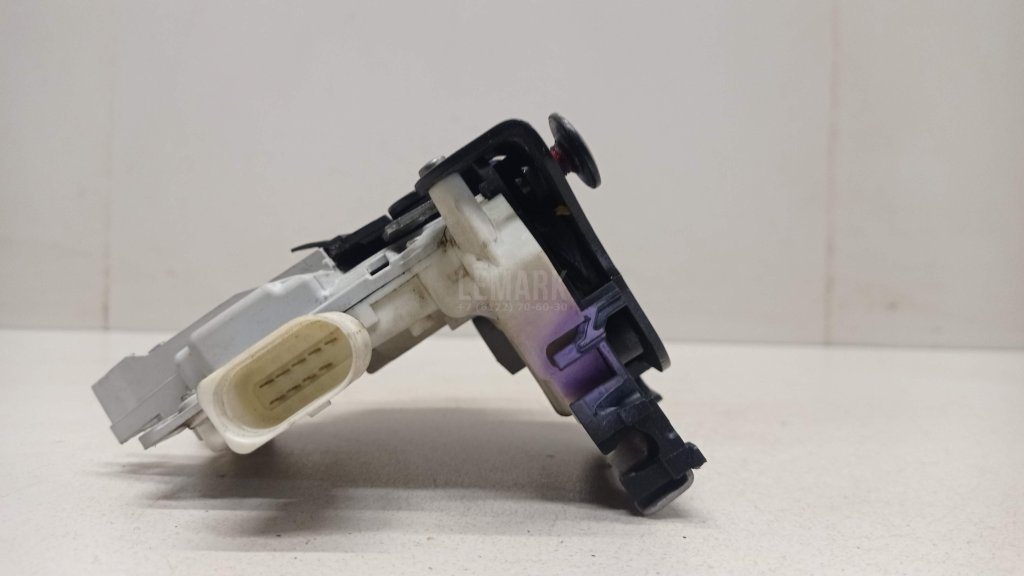 Замок двери задней правой