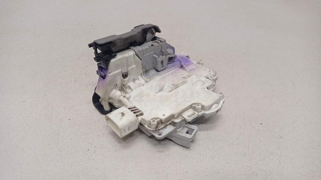 Замок двери задней правой