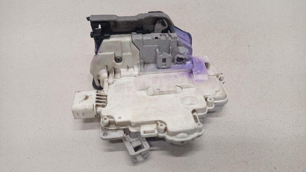 Замок двери задней правой