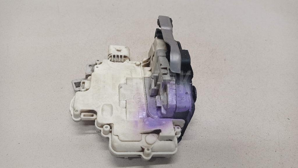 Замок двери задней правой