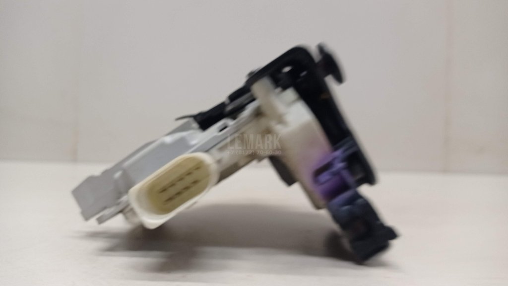 Замок двери задней правой