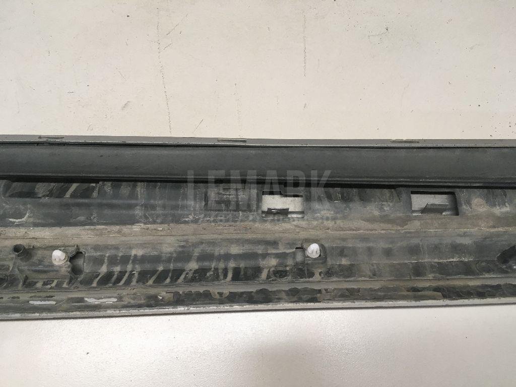 Накладка двери передней правой