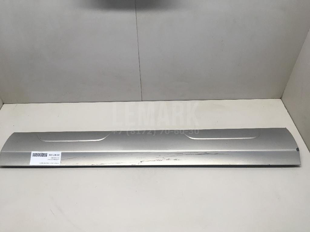 Накладка двери передней правой