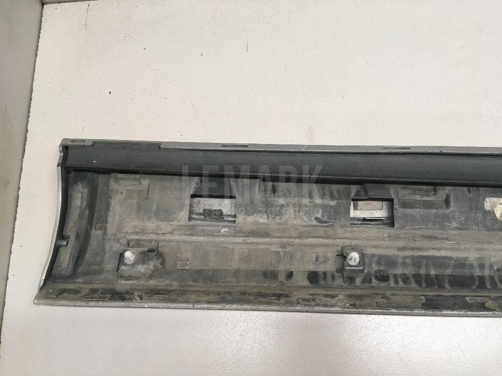 Накладка двери передней правой