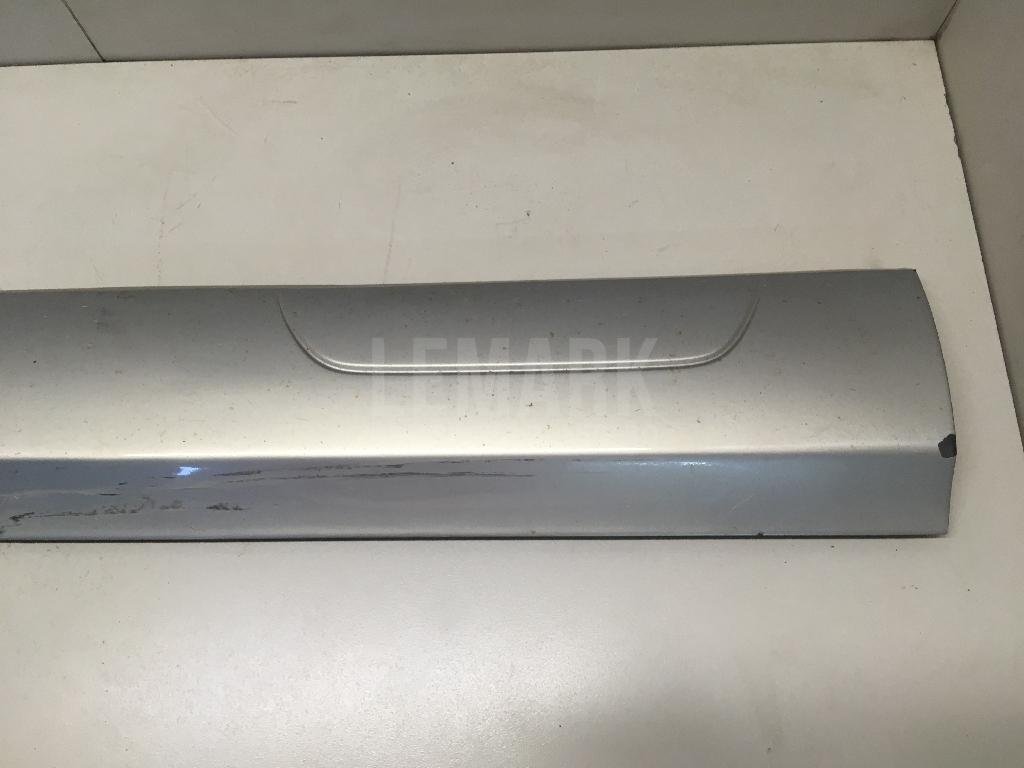 Накладка двери передней правой